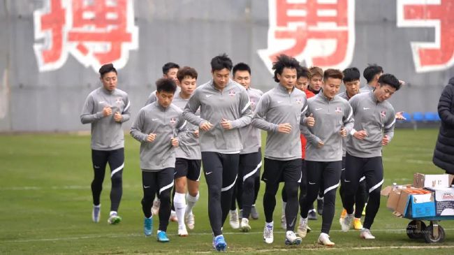 大学二年级的时候，曾试图用1800元一集的;高价逼退一部电视剧邀请，没想到人家考虑过后答应了，后来她继续参演了该电视剧导演执导的《武林外传》